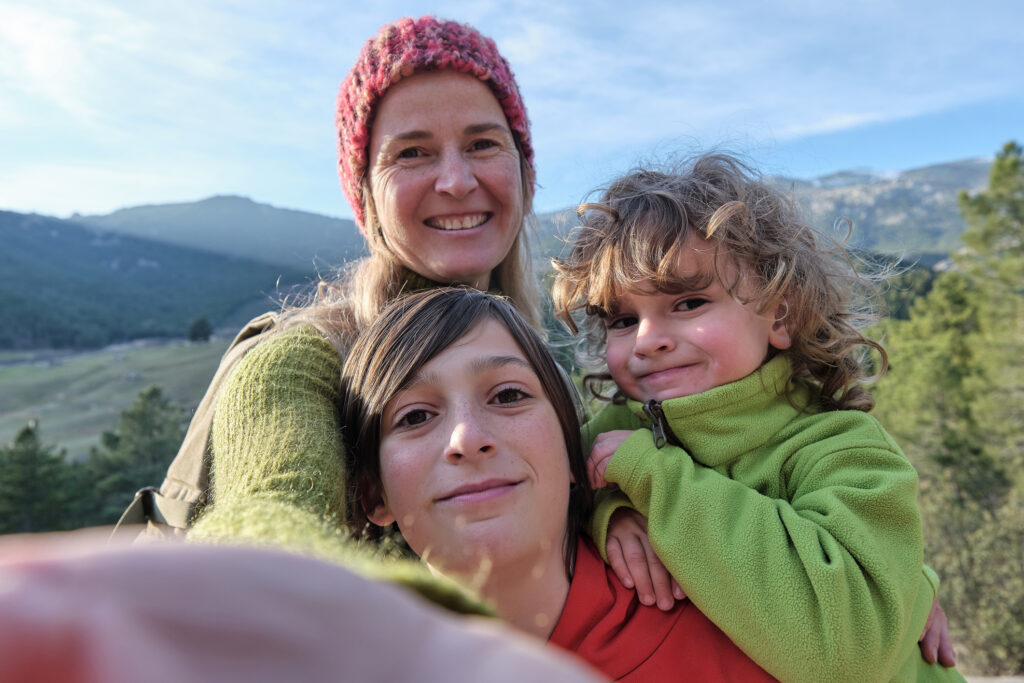 Family making a selfie with the mountain in the background